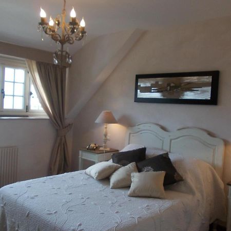 La Tourelle 22 Bed & Breakfast Quintin Exterior photo